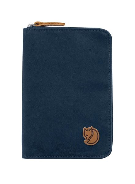 Portfel Fjallraven Passport Wallet - navy. Niebieskie portfele Fjällräven, bez wzorów, z bawełny. Za 276.95 zł.