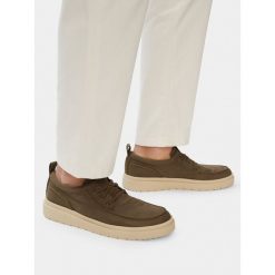 Półbuty Clarks. Brązowe eleganckie półbuty Clarks, bez wzorów, bez obcasa, bez zapięcia. Za 260.99 zł.