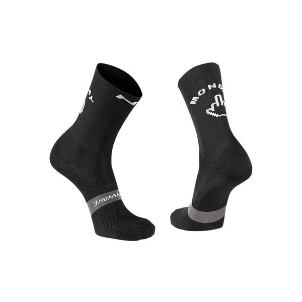 Skarpety rowerowe NORTHWAVE SUNDAY MONDAY SOCK czarne. Czarne skarpety Northwave, bez wzorów, z włókna. Za 30.00 zł.