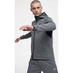 Bluza treningowa męska BLMF300 - średni szary melanż. Bluzy z kapturem marki 4F. W wyprzedaży za 79.99 zł.