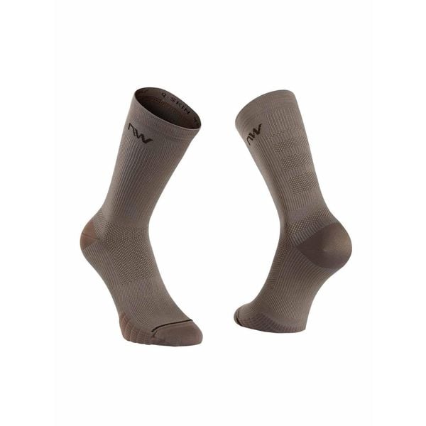 Skarpety rowerowe NORTHWAVE Extreme Pro beżowy. Brązowe skarpety Northwave, bez wzorów. Za 65.00 zł.