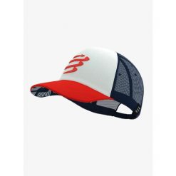 Czapka z daszkiem Compressport Trucker Cap - sugar/blues. Czerwone czapki z daszkiem Compressport, bez wzorów. Za 140.99 zł.