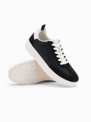 Męskie oldschoolowe sneakersy na grubej podeszwie – czarne V4. Czarne buty sportowe casual Ombre Clothing, bez wzorów, z gumy, bez zapięcia. W wyprzedaży za 164.99 zł.
