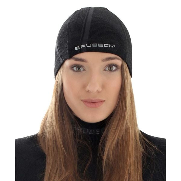 Czapka wełniana unisex Brubeck ACTIVE WOOL. Czarne czapki zimowe Brubeck, bez wzorów, z elastanu. Za 59.99 zł.