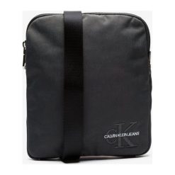 Calvin Klein Torba Monogram Nylon Micro Flatpack , granatowy, rozmiar ONE SIZE. Niebieskie torby na ramię CALVIN KLEIN, bez wzorów, z materiału, małe, bez dodatków. Za 229.99 zł.