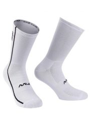Skarpety rowerowe NORTHWAVE Apres Race Sock 18 cm biały. Białe skarpety Northwave, bez wzorów, z dzianiny. Za 39.00 zł.