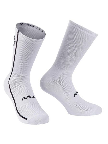 Skarpety rowerowe NORTHWAVE Apres Race Sock 18 cm biały. Białe skarpety Northwave, bez wzorów, z dzianiny. Za 39.00 zł.