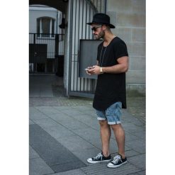 Męski t-shirt GILBERT. Czarne t-shirty Męski t-shirt GILBERT, l, bez wzorów, bez kołnierzyka, bez ramiączek. W wyprzedaży za 28.00 zł.