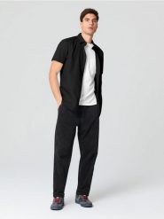 Koszula fit - czarny. Czarne koszule Sinsay, l, bez wzorów, bez kołnierzyka, bez ramiączek. Za 29.99 zł.