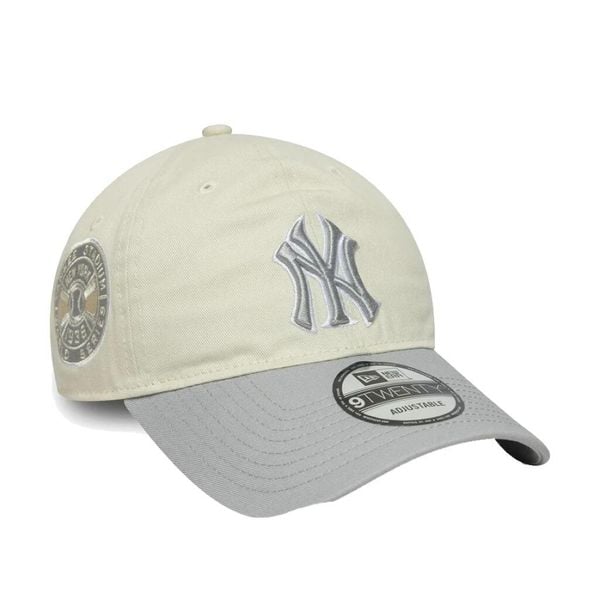 Czapka baseballowa 9twenty New York Yankees. Brązowe czapki z daszkiem New Era, bez wzorów. W wyprzedaży za 137.35 zł.
