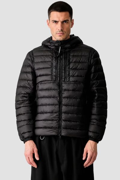 C.P. COMPANY Czarna męska kurtka puchowa MEDIUM JACKET, Rozmiar XL. Czarne kurtki C.P. Company, l, bez wzorów, z puchu, bez kaptura. Za 2,499.00 zł.