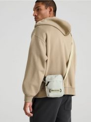 Saszetka crossbag - beżowy. Brązowe torby na ramię Sinsay, bez wzorów, małe, bez dodatków. Za 19.99 zł.