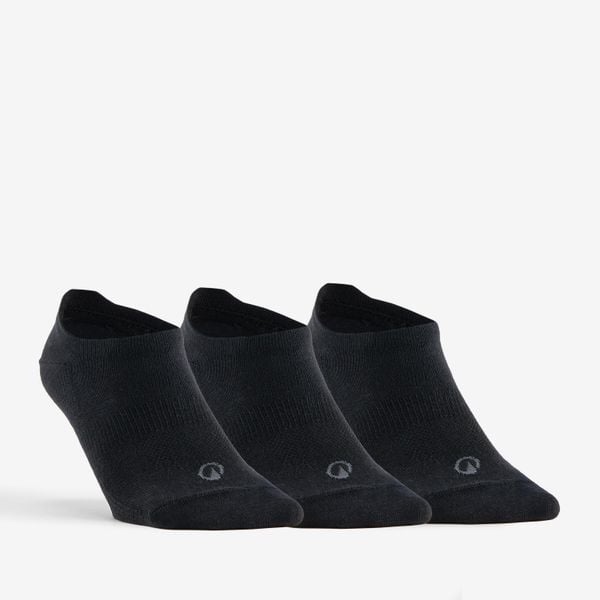 Skarpety sportowe tenis Artengo RS160 niskie 3 pary. Czarne skarpetki sportowe Decathlon, bez wzorów, z bawełny. Za 29.99 zł.