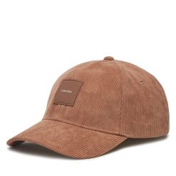 Czapka z daszkiem Calvin Klein. Brązowe czapki z daszkiem CALVIN KLEIN, bez wzorów. Za 119.99 zł.