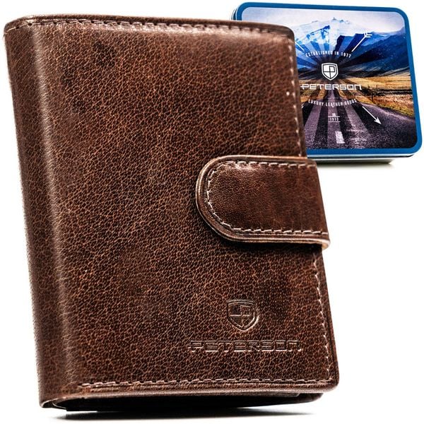 Portfel męski ze skóry naturalnej w brązowym kolorze, model zamykany zatrzaskiem Peterson PTN RM-12L-BUF. Brązowe portfele Peterson, bez wzorów, ze skóry. Za 57.99 zł.