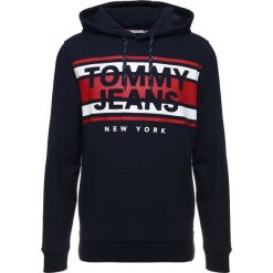 Tommy Jeans ESSENTIAL GRAPHIC HOODIE Bluza z kapturem dark blue. Bluzy marki Tommy Jeans. Za 379.00 zł.