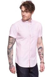 KOSZULA WRANGLER SS 1PKT BUTTON DOWN CAMEO PINK W5944OSY2 112129759. Różowe koszule Wrangler, m, bez wzorów, z materiału, bez kołnierzyka, bez ramiączek. W wyprzedaży za 59.99 zł.