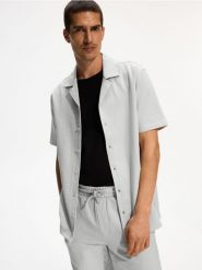 Strukturalna koszula regular fit - jasnoszary. Szare koszule Reserved, l, bez wzorów, z bawełny, bez kołnierzyka, bez ramiączek. Za 119.99 zł.