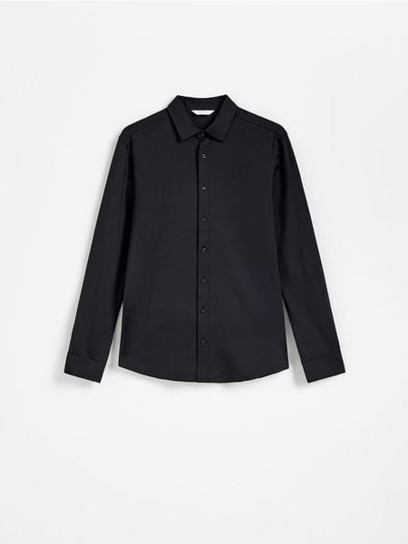 Gładka koszula super slim fit - czarny. Czarne koszule Reserved, l, bez wzorów, z dzianiny, bez kołnierzyka, bez ramiączek. Za 129.99 zł.