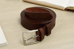 Beltimore skórzany licowy wąski pasek męski brązowy A79 : Kolory - brązowy, beżowy, Rozmiar pasków - r.85-100 cm. Brązowe paski bez wzorów. Za 57.90 zł.