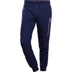 Emporio Armani JOGGER Spodnie treningowe blue. Joggery i bojówki marki Emporio Armani. W wyprzedaży za 493.35 zł.