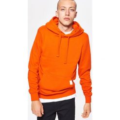 Bluza BASIC z kapturem - Pomarańczowy. Bluzy z kapturem marki Cropp. Za 79.99 zł.