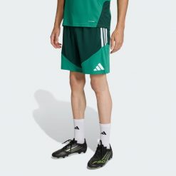 Szorty treningowe Algeria 26. Zielone krótkie spodenki sportowe Adidas, bez wzorów. Za 199.00 zł.