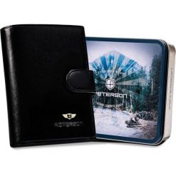 Duży portfel męski wykonany ze skóry naturalnej w czarnym kolorze, wyposażony w system RFID - Peterson. Czarne portfele Peterson, bez wzorów, ze skóry. Za 119.99 zł.