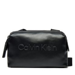Saszetka Calvin Klein. Czarne saszetki i nerki CALVIN KLEIN, bez wzorów. Za 259.99 zł.