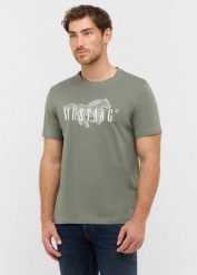 Męski T-Shirt Mustang Style Austin Agave Green 1016858 6473. Zielone t-shirty Mustang, m, bez wzorów, bez kołnierzyka, bez ramiączek. Za 79.99 zł.