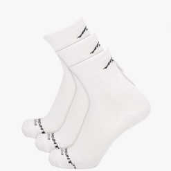 Skarpetki do biegania Swedemount Bamboo Running Socks 3-pack szybkoschnące. Białe buty do biegania SWEDEMOUNT, bez wzorów, z tkaniny. Za 59.99 zł.
