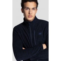 Polar męski PLM001 - ciemny granat melanż. Bluzy z polaru marki 4F. W wyprzedaży za 99.99 zł.