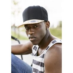 Czapka Flexfit cork. Czarne czapki z daszkiem FLEXFIT, bez wzorów. Za 164.00 zł.