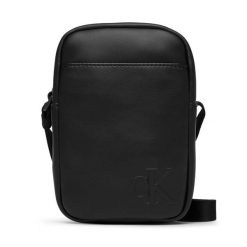 Saszetka Calvin Klein. Czarne torby na ramię CALVIN KLEIN, bez wzorów, małe, bez dodatków. Za 289.99 zł.
