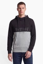 Męska bluza nierozpinana Mustang Style Bennet H Logoprint Jet Black 1017004 4188. Czarne bluzy Mustang, m, bez wzorów, z kapturem. Za 139.99 zł.