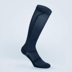 Skarpety kompresyjne. Niebieskie skarpety Decathlon, bez wzorów, z bawełny. Za 69.99 zł.