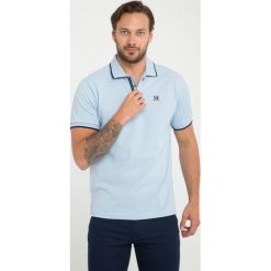 Koszulka polo "Back Door" - Regular fit - w kolorze błękitnym. Koszulki polo marki Sir Raymond Taylor, z haftami, z bawełny, polo, z krótkim rękawem. W wyprzedaży za 86.95 zł.