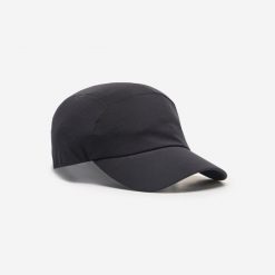 Czapka z daszkiem fitness Domyos. Czarne czapki z daszkiem DOMYOS, bez wzorów, z elastanu. Za 39.99 zł.