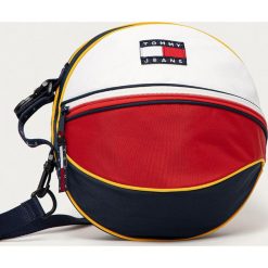 Tommy Jeans - Saszetka. Saszetki i nerki Tommy Jeans, z aplikacjami, z jeansu. W wyprzedaży za 319.90 zł.