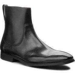 Kozaki CLARKS - Gilman Zip 261362187 Black Leather. Kozaki marki Clarks. W wyprzedaży za 329.00 zł.