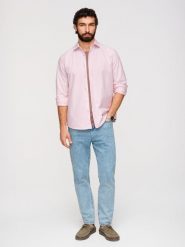 Bawełniana pastelowa męska koszula typu oxford – jasnoróżowa V1 - Rozmiar: M. Pomarańczowe koszule Ombre Clothing, m, bez wzorów, z bawełny, bez kołnierzyka, bez ramiączek. W wyprzedaży za 146.99 zł.