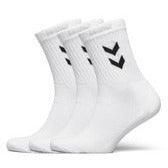 Zestaw skarpet sportowych dla dorosłych Hummel 3-Pack Basic Sock. Czarne skarpety Hummel, bez wzorów. Za 24.90 zł.