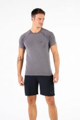 Koszulka termoaktywna męska Woolona Juno Bezszwowa Merino. Czarne bielizna termoaktywna WOOLONA, m, bez wzorów, z materiału, bez ramiączek, do biegania. Za 270.00 zł.