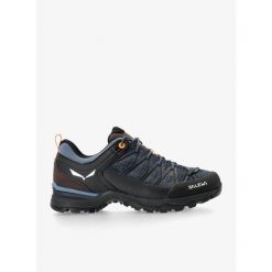 Buty trekkingowe niskie Salewa MTN Trainer Lite. Czarne buty trekkingowe Salewa, bez wzorów, bez zapięcia. W wyprzedaży za 669.35 zł.