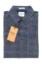 KOSZULA WRANGLER L/S ROUND PKT SHIRT MEDIEVAL BLUE W59096S9I. Niebieskie koszule Wrangler, l, bez wzorów, bez kołnierzyka, bez ramiączek. W wyprzedaży za 59.99 zł.