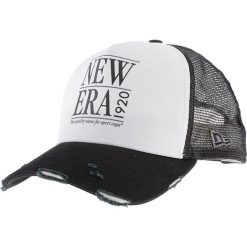 Czapka "1920" w kolorze czarno-białym. Czapki z daszkiem marki Street & Sports Wear. W wyprzedaży za 64.95 zł.