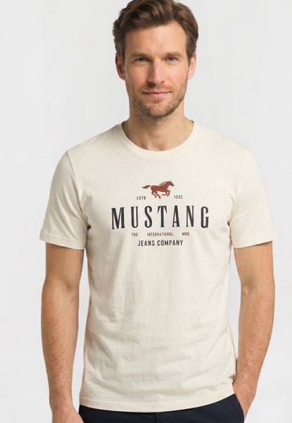 Męski T-Shirt Mustang Style Alex C Print Whisper White 1016683 2013. Białe t-shirty Mustang, m, bez wzorów, bez kołnierzyka, bez ramiączek. Za 69.99 zł.