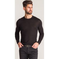 Czarny jedwabny sweter Versace Collection z tłoczonym wzorem - Czarny. Czarne swetry nierozpinane Versace Collection, l, z aplikacjami, z jedwabiu, bez kołnierzyka, bez ramiączek. Za 447.60 zł.