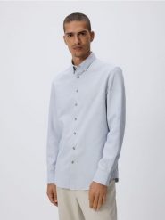 Koszula regular fit z bawełną - jasnoszary. Szare koszule Reserved, l, bez wzorów, z bawełny, bez kołnierzyka, bez ramiączek. Za 139.99 zł.