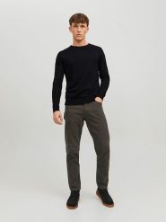 Jack & Jones Sweter w kolorze czarnym rozmiar: M. Czarne swetry nierozpinane Jack & Jones, m, bez wzorów, z bawełny, bez kołnierzyka, bez ramiączek. Za 96.14 zł.